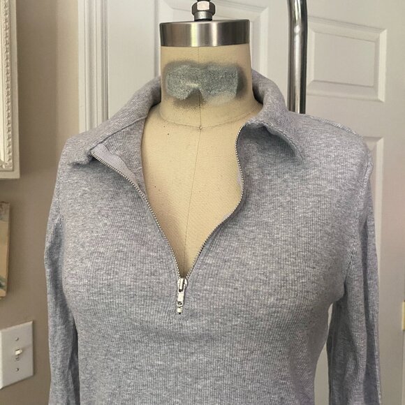 AMBIANCE Gray Ribbed knit Collared Zip front Crop Cropped Shirt *SMALL* - Picture 2 of 5
